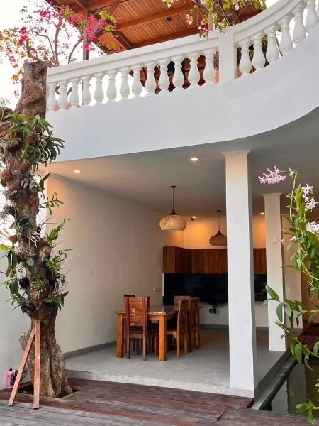 Casa de Ozora poolside lounge